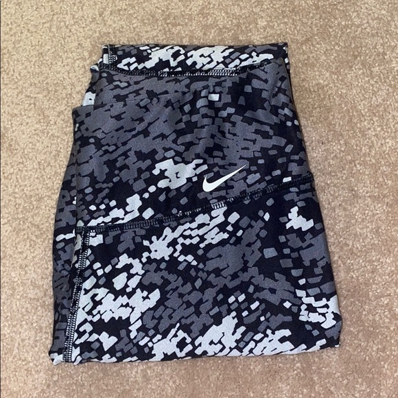 Nike leggings💗💗 - Picture 6 of 9